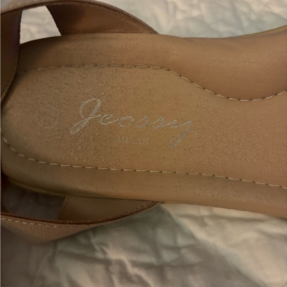 Tan platform sandals size 9 - Picture 3 of 5